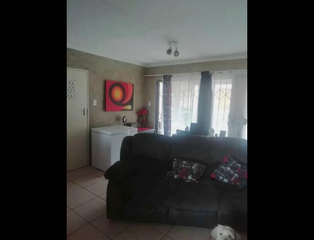 2 BEDROOM TOWNHOUSE FOR SALE IN AMBERFIELD